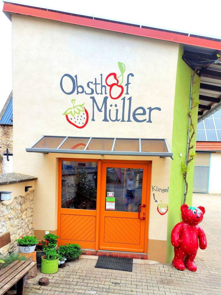 Hofladen red 768x1025